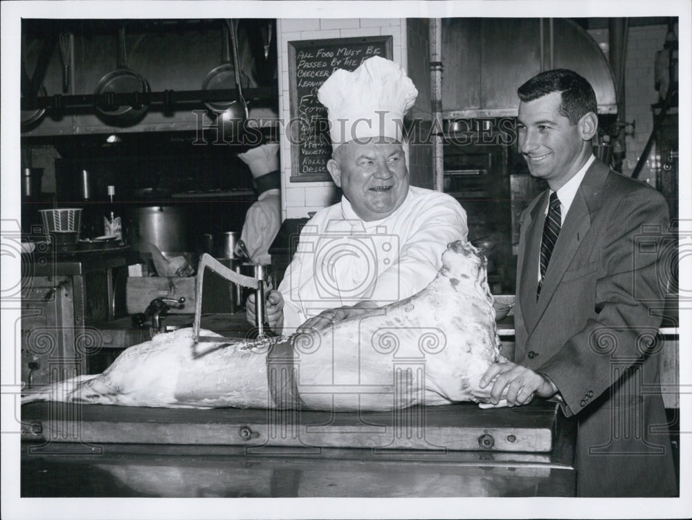 1955 Press Photo Chef Ferdhand Morath Prepares 4H Prize Lamb For Red Sox Party - Historic Images