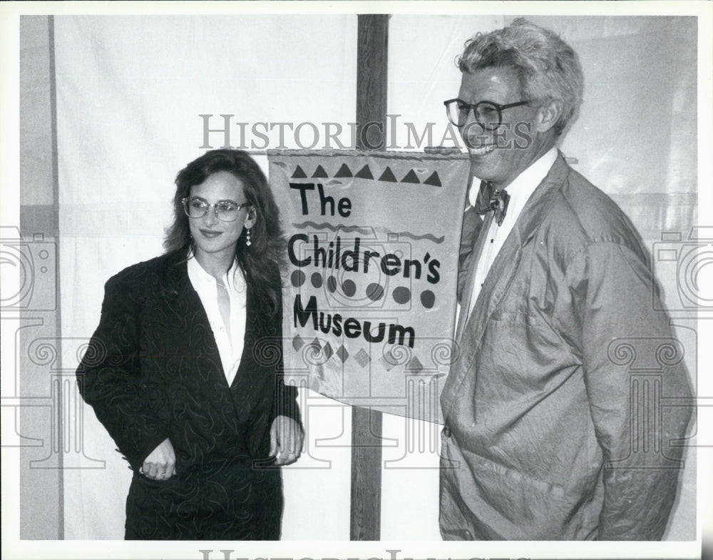 1988 Press Photo Actress Marlee Matlin Ken Brecher The Children&#39;s Museum - Historic Images