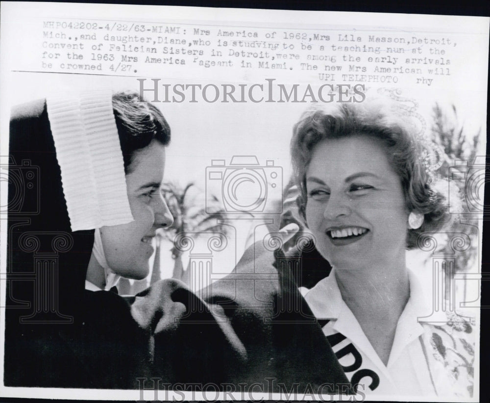 1963 Mrs. America 1962 Lila Masson Daughter Diane Nun - Historic Images
