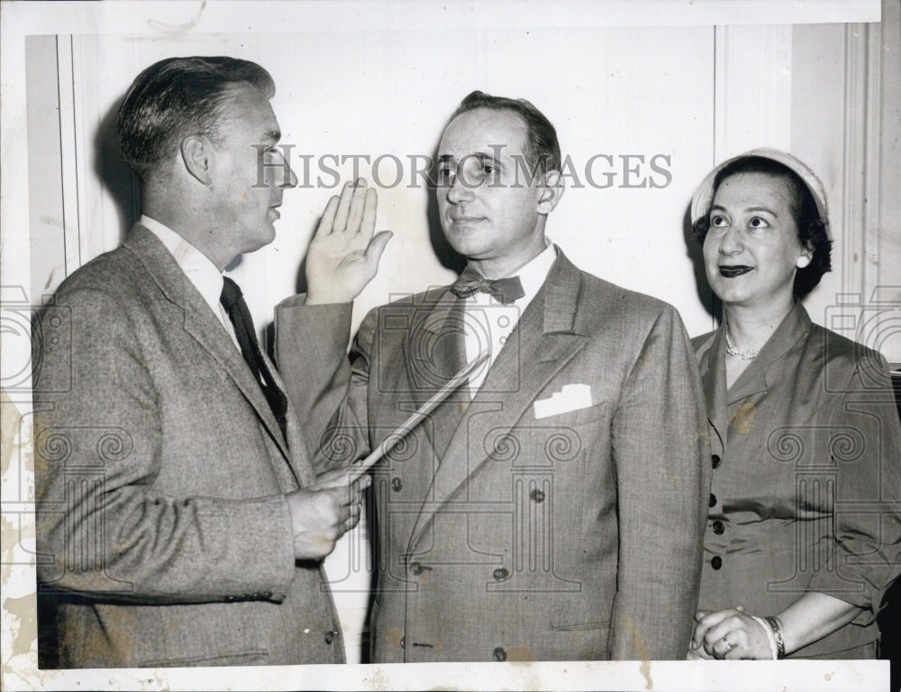1955 Press Photo Lt. Gov. Sumner Whittler of Mass, swearing in Roy Papalia - Historic Images