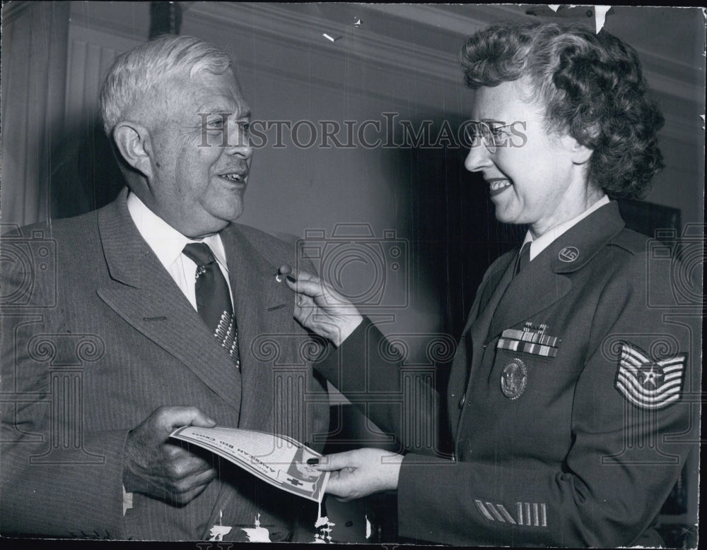 1955 Charles E. Wilson, Secretary of Defense, presents his check to - Historic Images