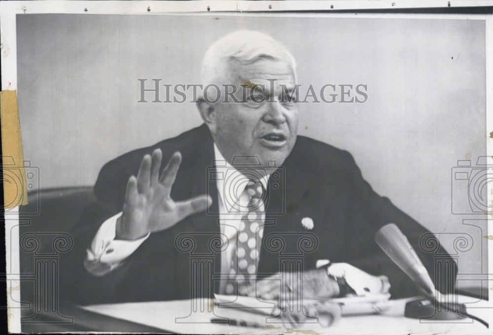 1956 Press Photo Defense Secretary Charles E. Wilson, shown at his press - Historic Images