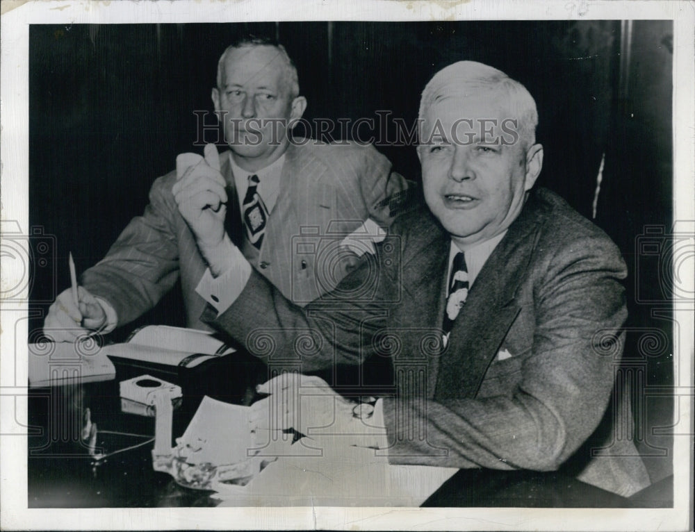1952 Press Photo President Of GM, C.E. Wilson, And VP Harry Anderson - Historic Images