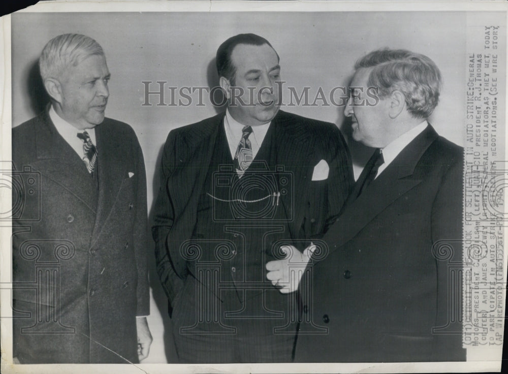 1946 GM President Charles Wilson, CIO President R.J. Thomas - Historic Images