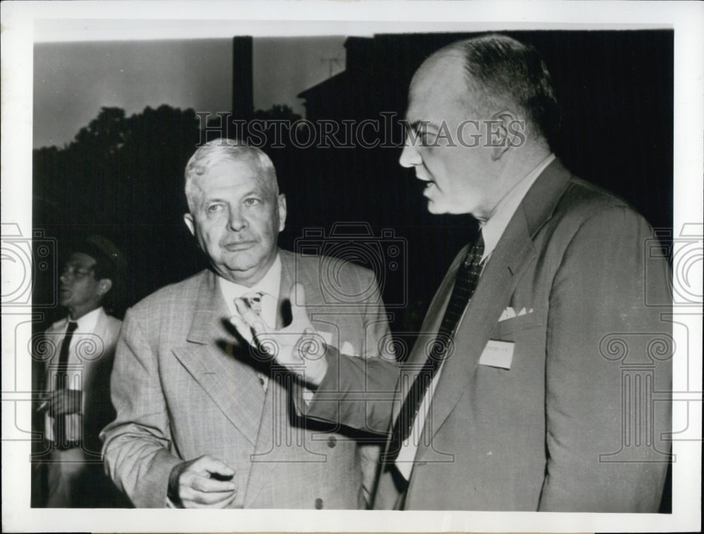 1953 Press Photo Harold Stassen Talks With Charles Wilson At Military Conference - Historic Images