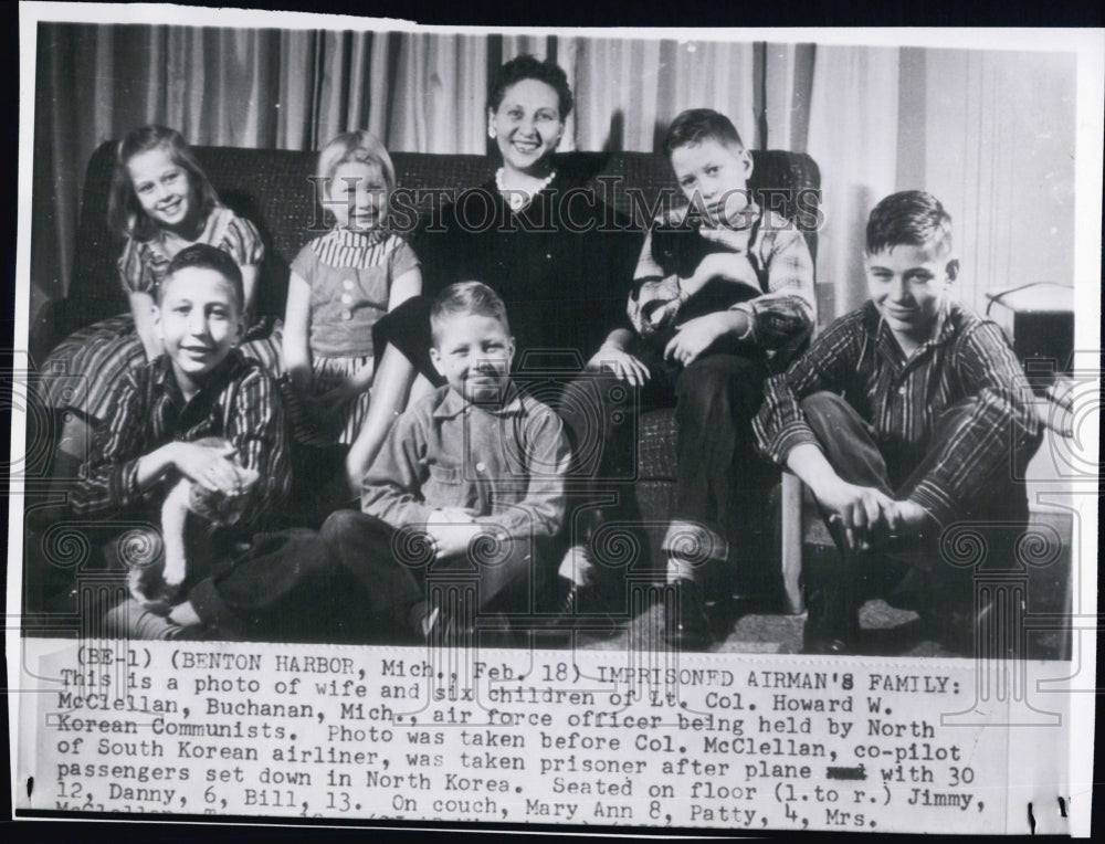 1958 POW Col. Howard McClellan's family - Historic Images