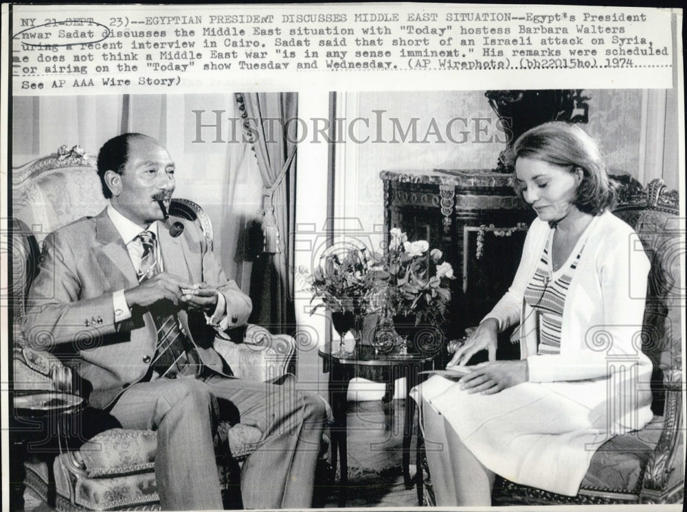 1974 Press Photo Egyptian President Anwar Sadat with Barbara Walters - RSG92247 - Historic Images