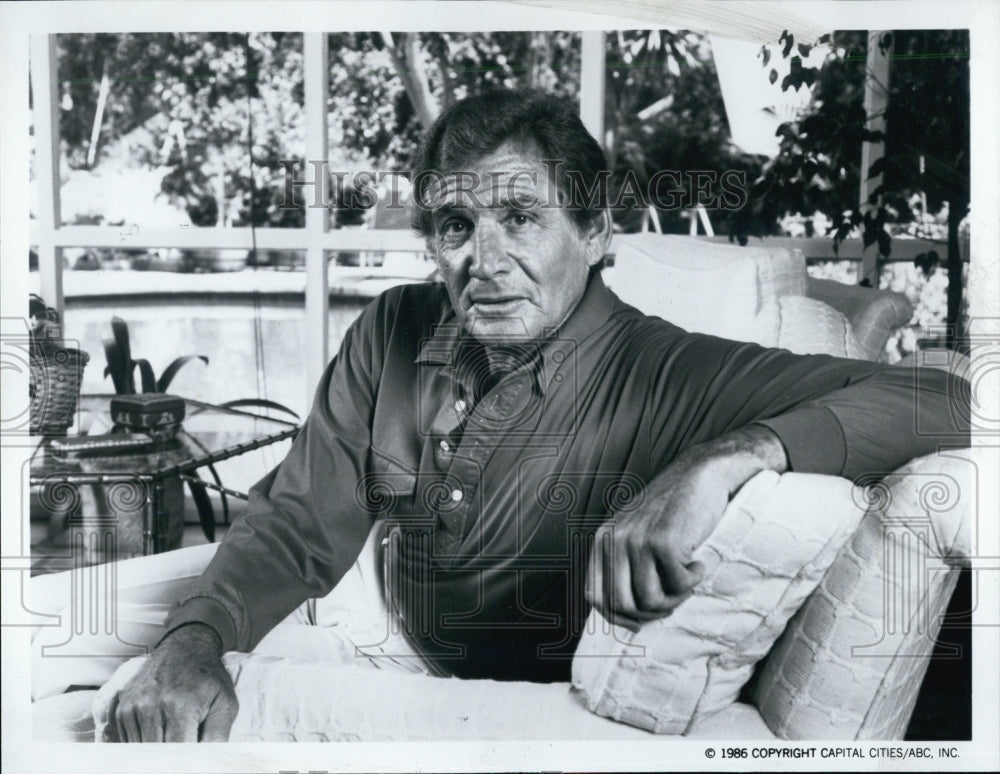 1986 Press Photo Gene Barry, actor on &quot;Fame, Fortune, and Romance&quot; - Historic Images