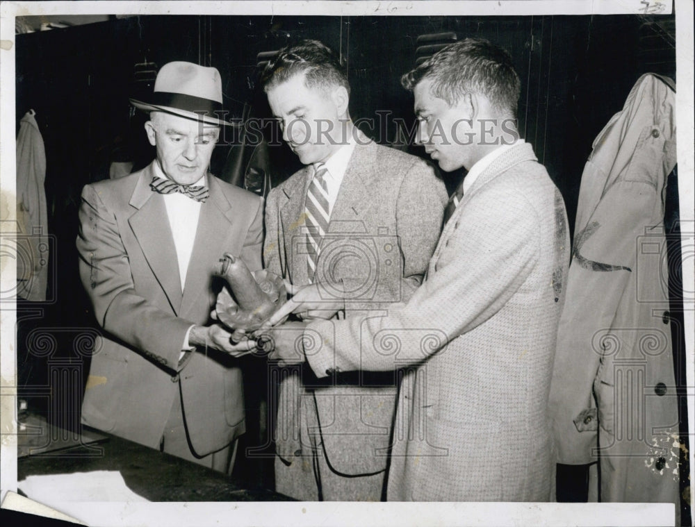 1956 Press Photo State Police Lt. James Leary, Police Chief Edmund McLaughlin - Historic Images