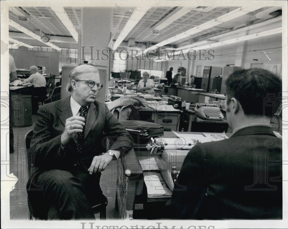 1974 Press Photo Rev. John McLaughlin visits Sunday Herald Advertiser - Historic Images