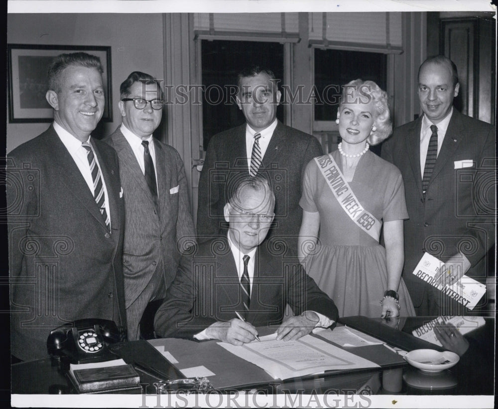 1958 Mayor Hynes singing Printing and Publishing week declaration. - Historic Images