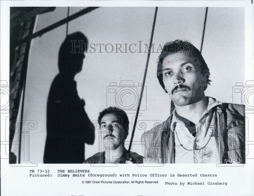 Press Photo Jimmy Smits with Police Officer in deserted theatre. - Historic Images