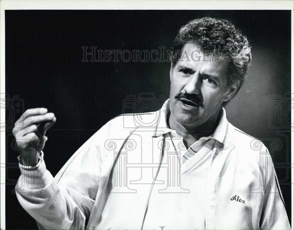 1982 Press Photo Alex Trebeck Host of Jeopardy - Historic Images