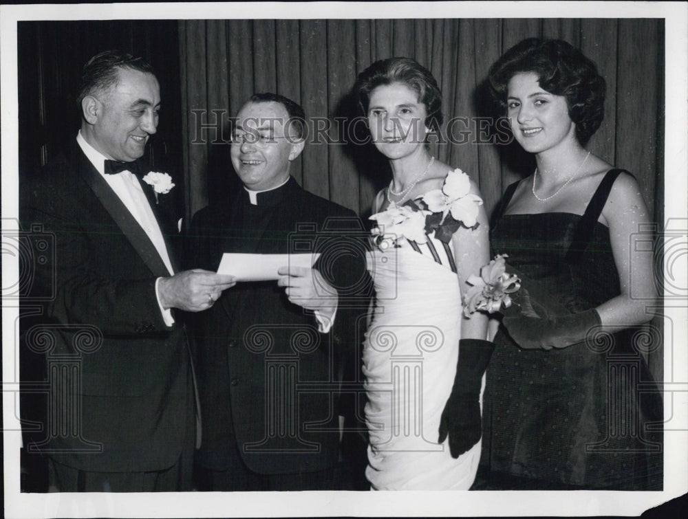 1959 Press Photo Ralph Tedcsch Presents Check To Be Donated to Italian Town - Historic Images