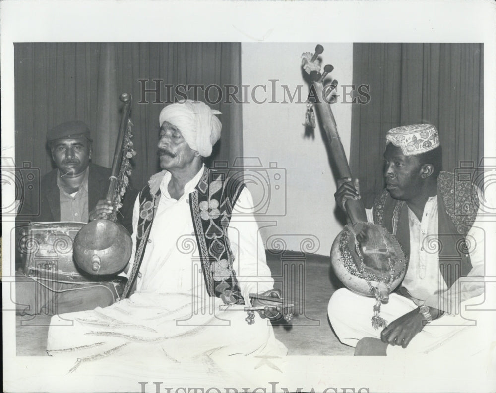 1976 Press Photo Pakastani Dance Troupe - Historic Images