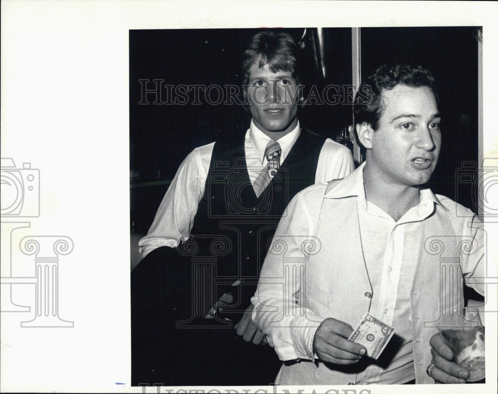 Press Photo Rob Krueger &amp; Agent George Blacke - Historic Images