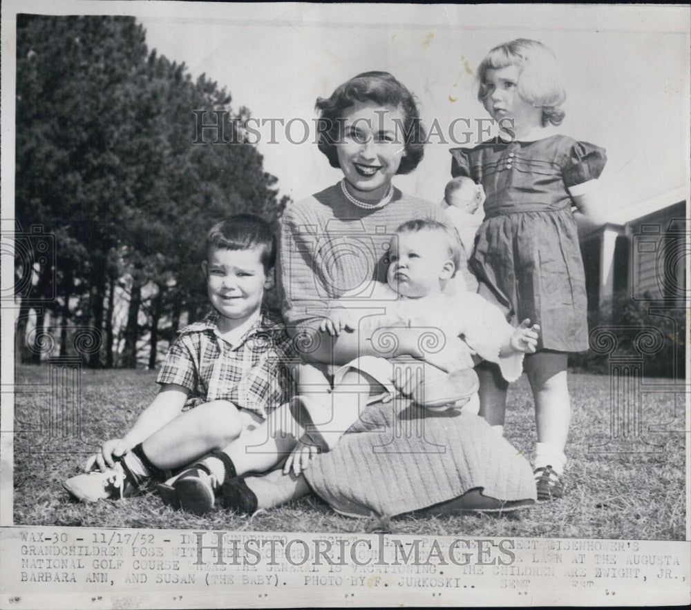 1952 Press Photo Barbara Eisenhower with President Eisenhower&#39;s Grandchildren - Historic Images