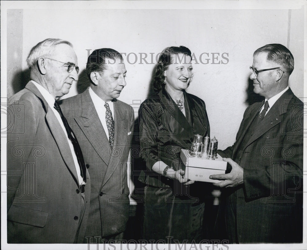 1953 Rep Ernest Johnson present gift Walter Henkel Mgr Hotel - Historic Images