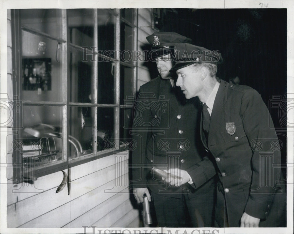 Press Photo Brookline police examine bullethole window Officers Joseph Hennessey - Historic Images