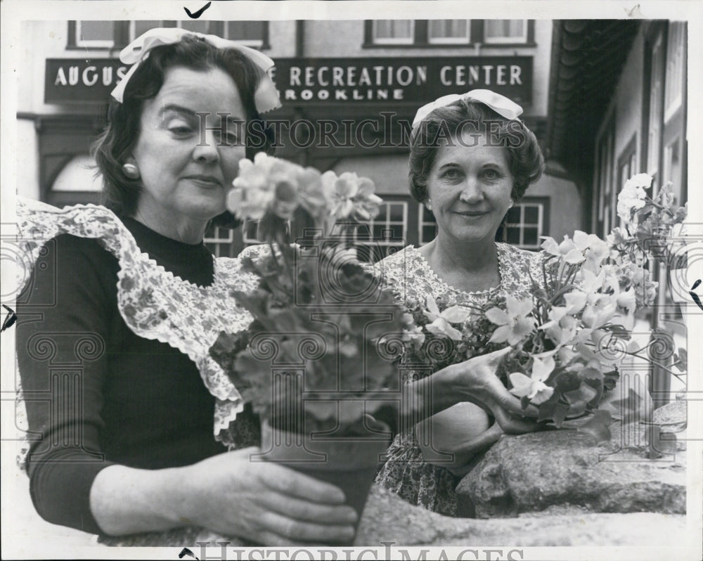 1962 Boston Circle of Florence League Antiques Caravan - Historic Images