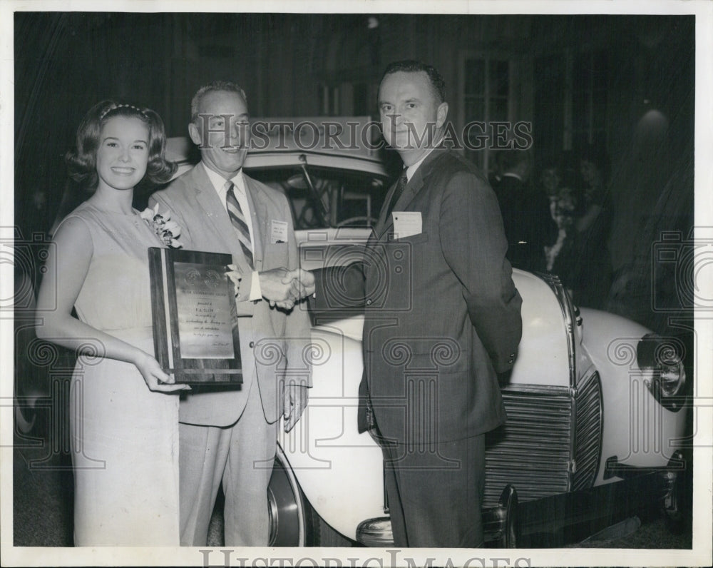 1963 Press Photo Loren C White (right) VP Clar &amp; White Boston sell Mercury cars - Historic Images