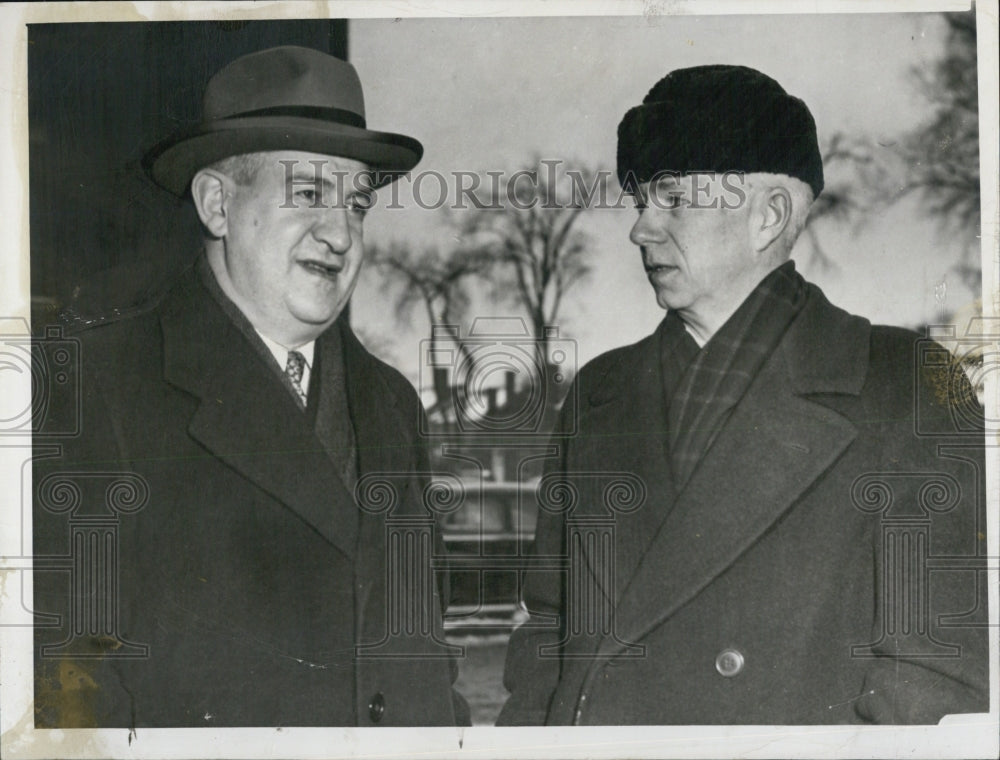 1950 Press Photo Dr Milton Halpern and Dr Ralph Miller at Courthouse - Historic Images