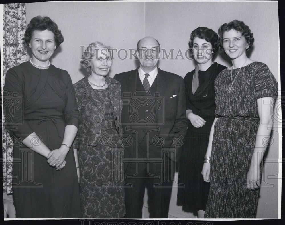 1962 Press Photo Stewart D.Helmsley,Canadian Consul General Wife at Tufts - Historic Images