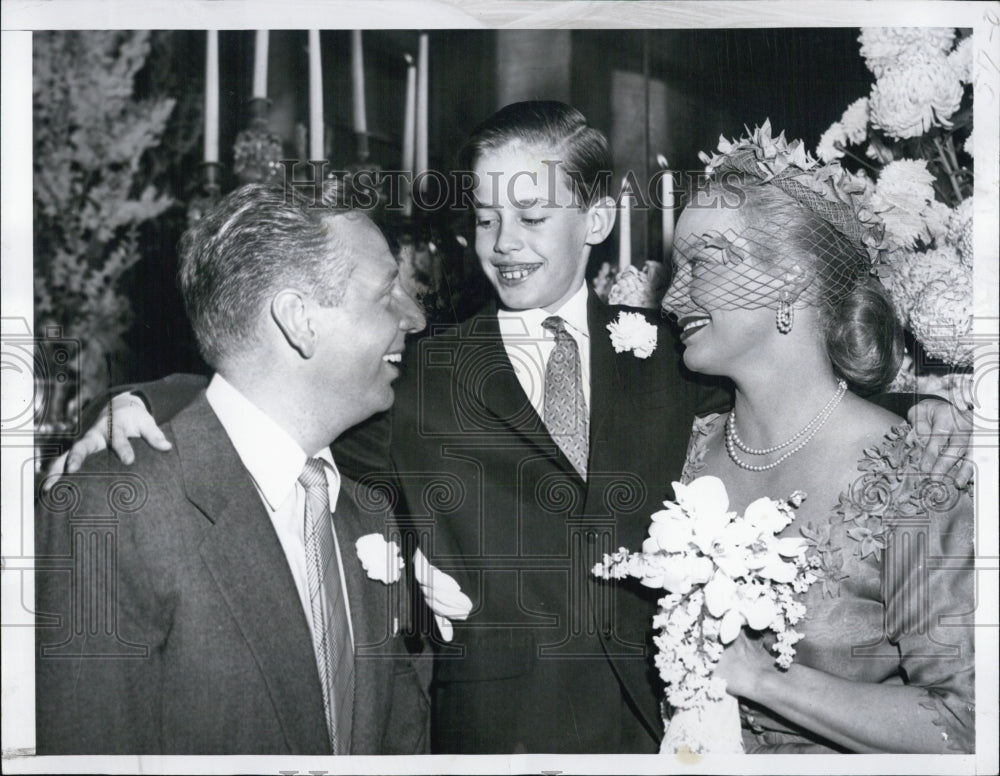 1950 Faye Emerson and Skitch Henderson wedding with son William - Historic Images