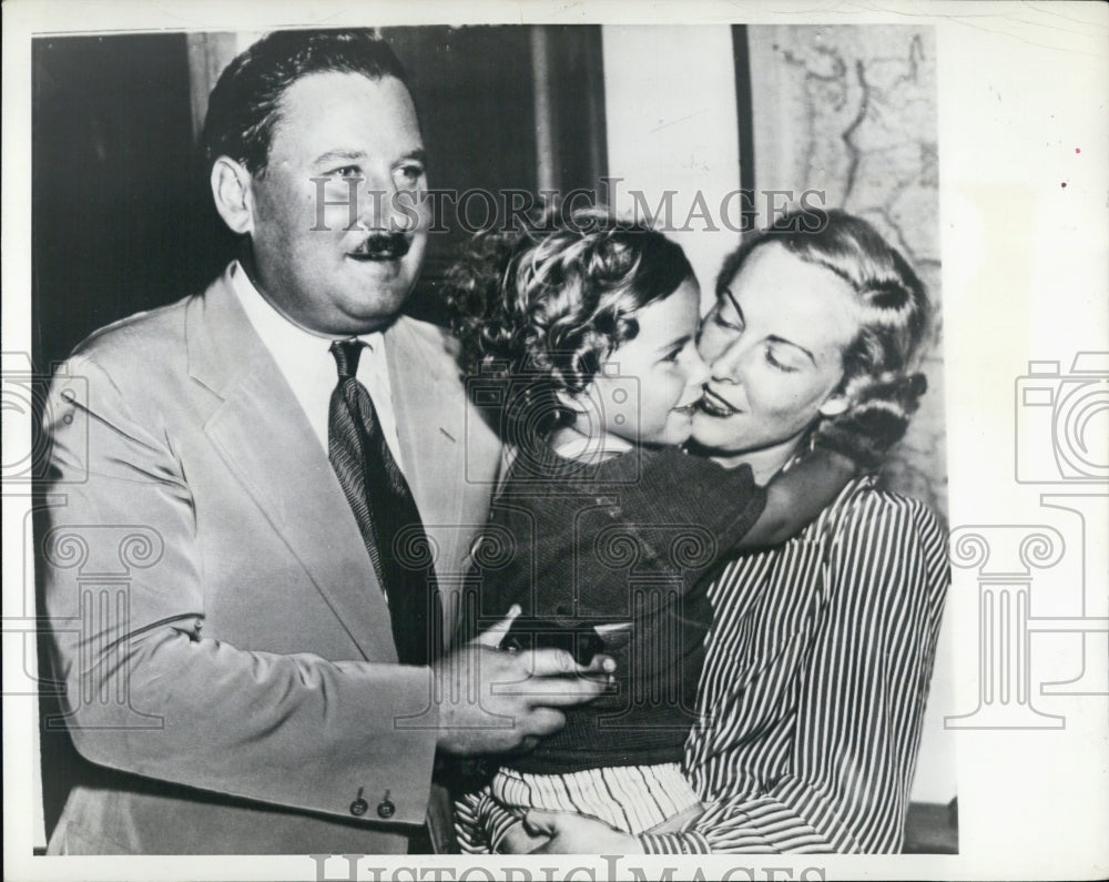 1940 The Countess De Tristan kisses her 3 yr old son Marc  as he was - Historic Images