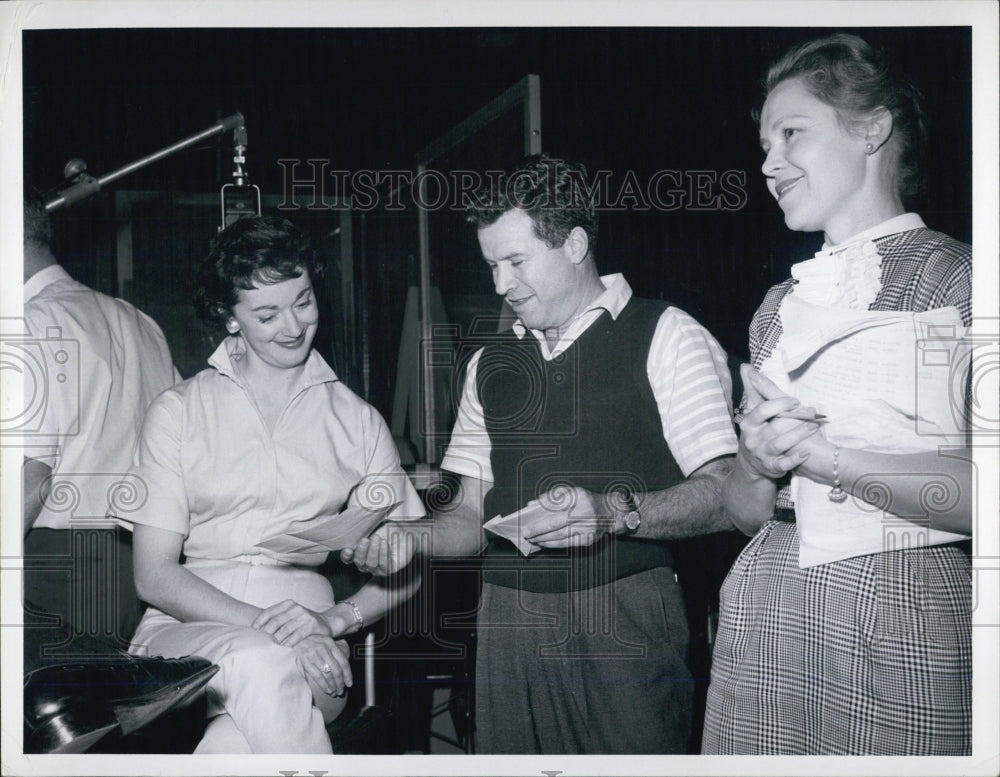 1957 Gisele MacKenzie ,Actress,with Program aides - Historic Images