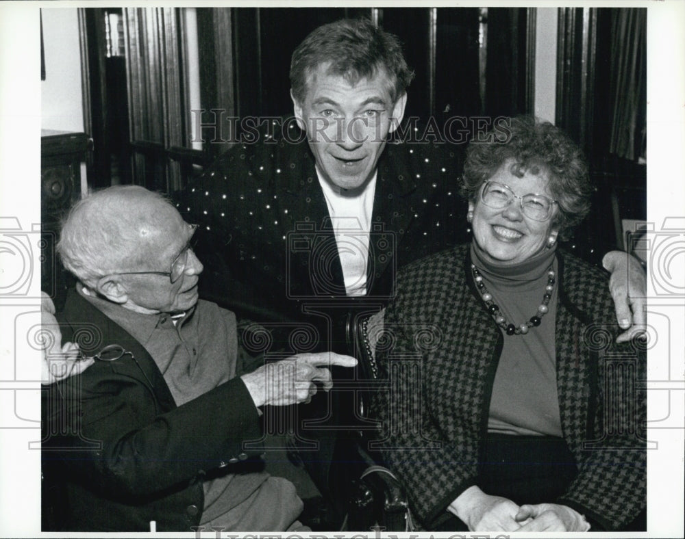 1986 Press Photo Sir Ian McKellen,Dr Herbert Abraham and Daughter Jennifer Page - Historic Images