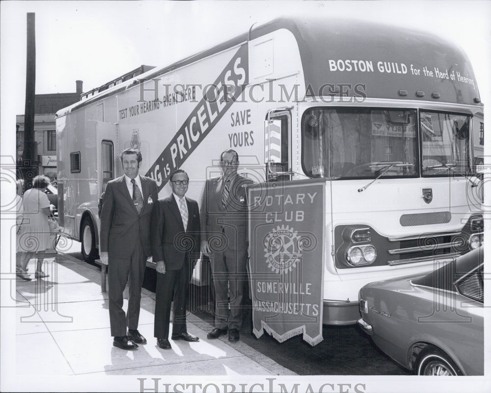1973 Press Photo final day in Davis Square for the Hearing Van sponser by the - Historic Images