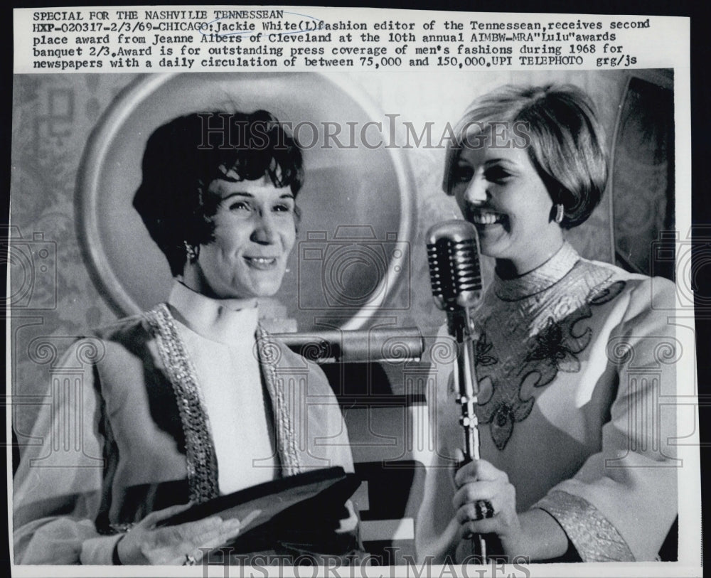 1969 Press Photo Jackie white Fashion Editor ,Jeanne Albers "Lulu" awards - Historic Images
