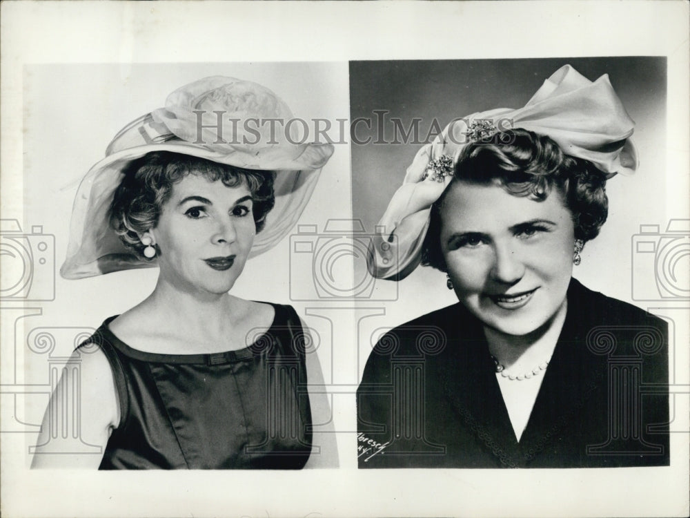 1958 Press Photo Mrs eleanor Searle Whitney and Mrs Titus Haffa,Hats - Historic Images