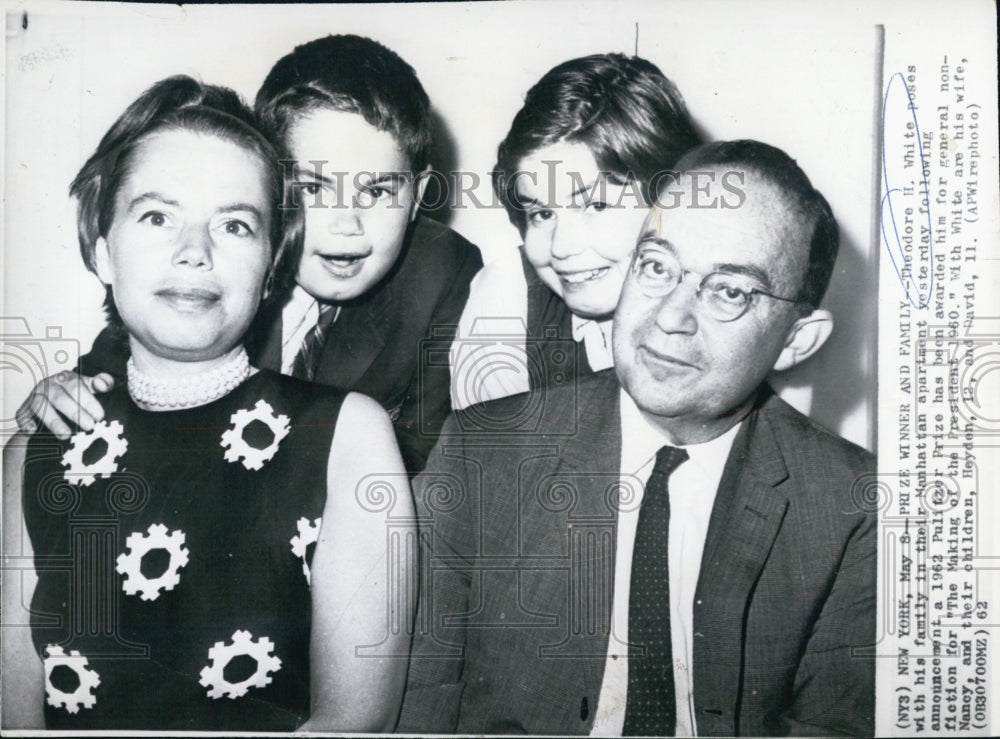 1962 Press Photo Pulitzer Prize Winner Author Theodore H. White with his family - Historic Images
