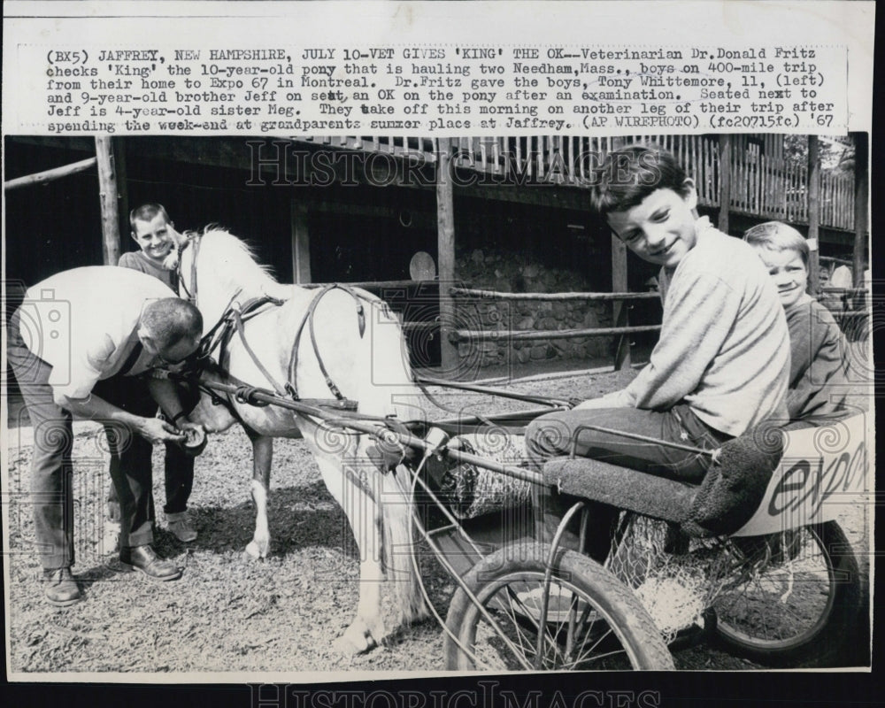 1967 Tony, Jeff and Meg Whittemore with 'King" the pony - Historic Images