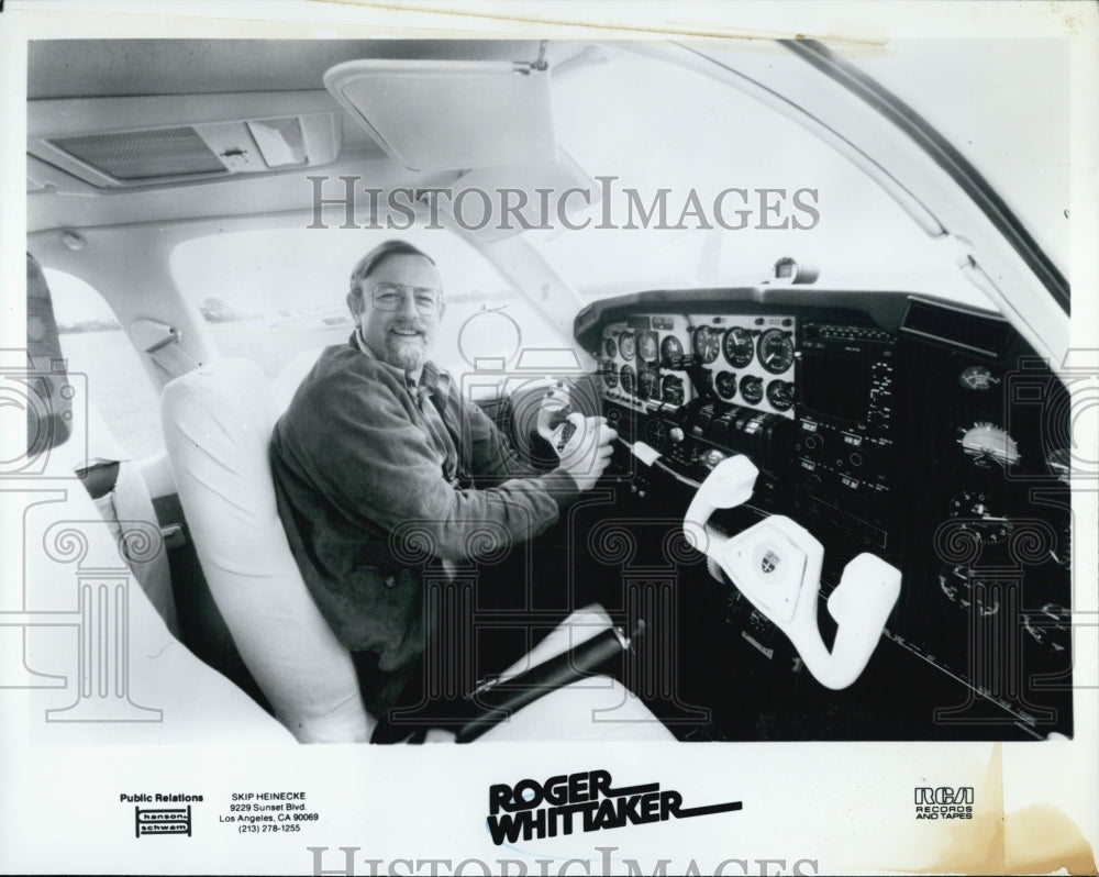 Press Photo Folk Singer Roger Whittaker - Historic Images