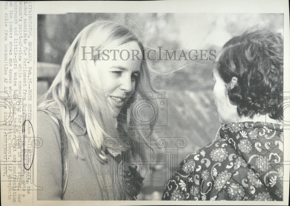 1974 Parliament Labor candidate Ann Mallalieu campaigns in street - Historic Images