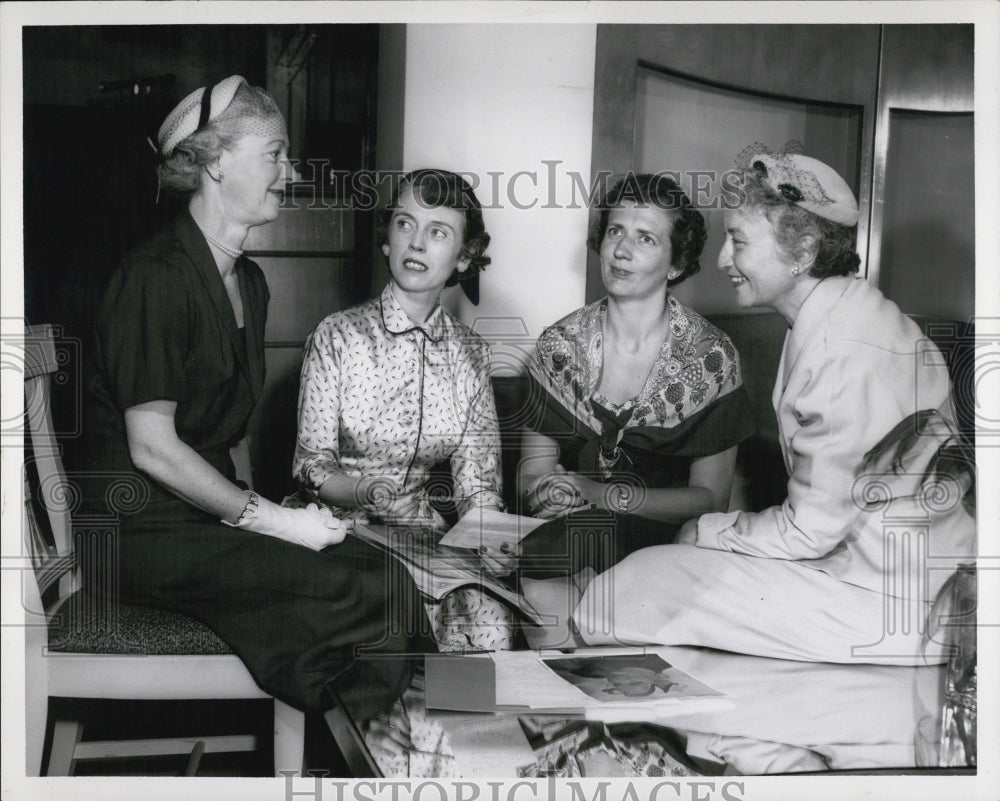 1953 Four Women Arline Mallory Blanche Quaid Mary Fidler Ines Persio - Historic Images