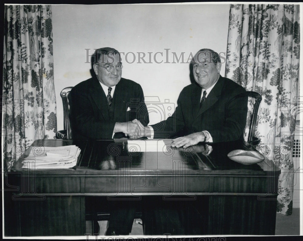 1958 Ralph Reed(L),A.M. Sonnabend show in the picture - Historic Images