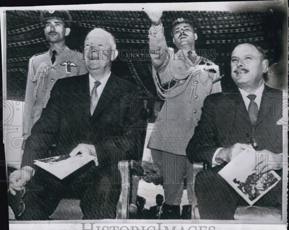 1959 Press Photo Pres.Eisenhower &amp; Pres. Mohd.Ayub Khan watch a horsemanship - Historic Images