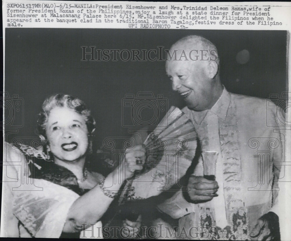 1960 Press Photo Pres.Eisenhower &amp; Mrs. Trinidad De Leon Roxas enjoy a laugh - Historic Images