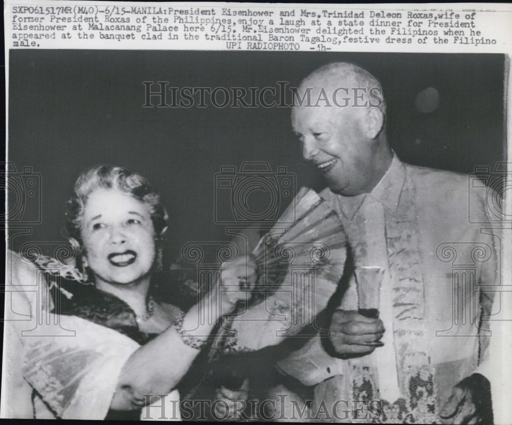 1960 Press Photo Pres.Eisenhower & Mrs. Trinidad De Leon Roxas enjoy a laugh - Historic Images