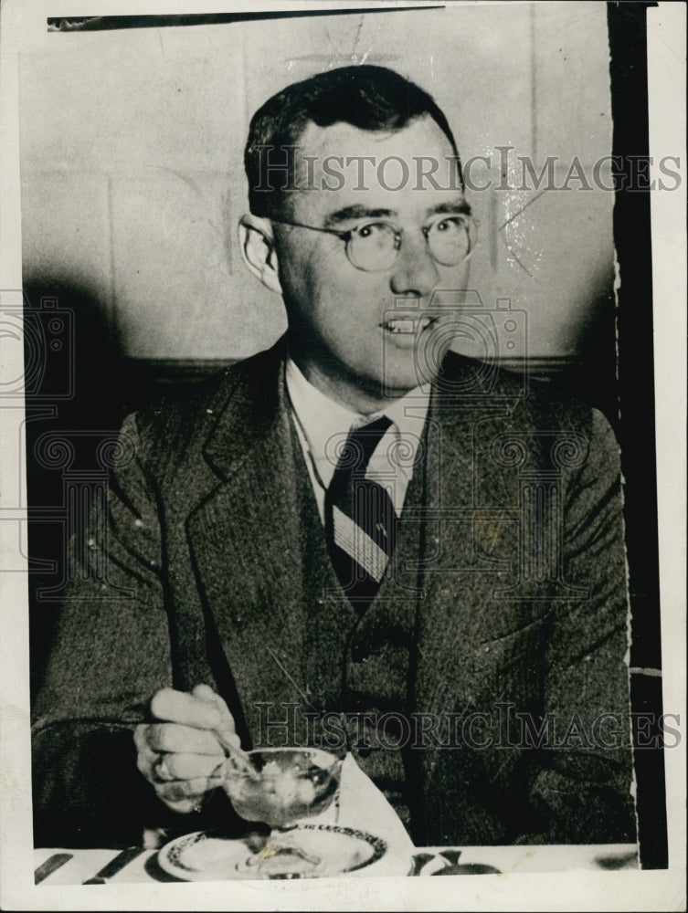 1946 Press Photo Tom Hines Brookline Sports Pilot Boston University - Historic Images