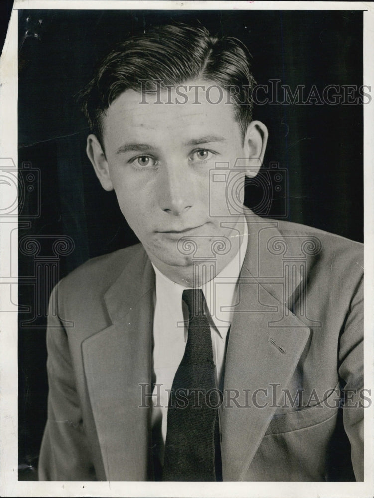 1942 Paul Hines Man Suit Tie - Historic Images