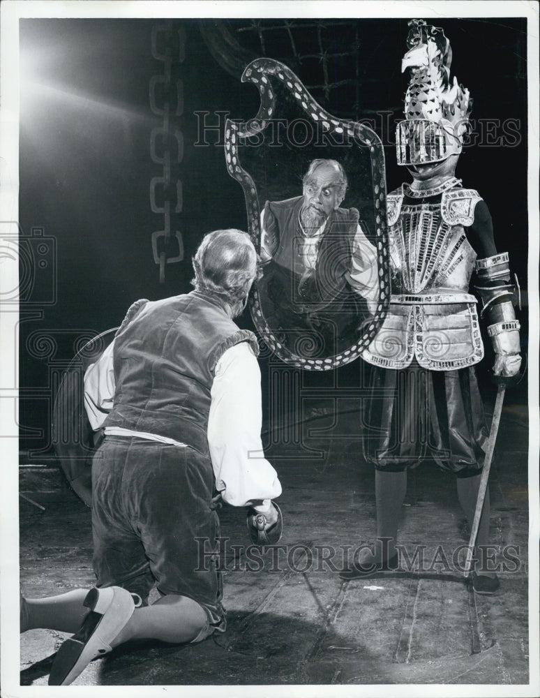 1969 Press Photo Jose Ferrer &amp; Timothy Jerome in the musical &quot;Man of La Mancha&quot; - Historic Images