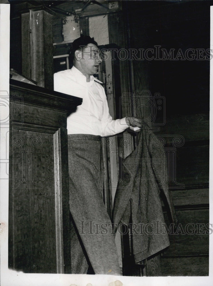 1947 Press Photo Rudy Needel Suspected In Robbery Chelsea Police Headquarters - Historic Images