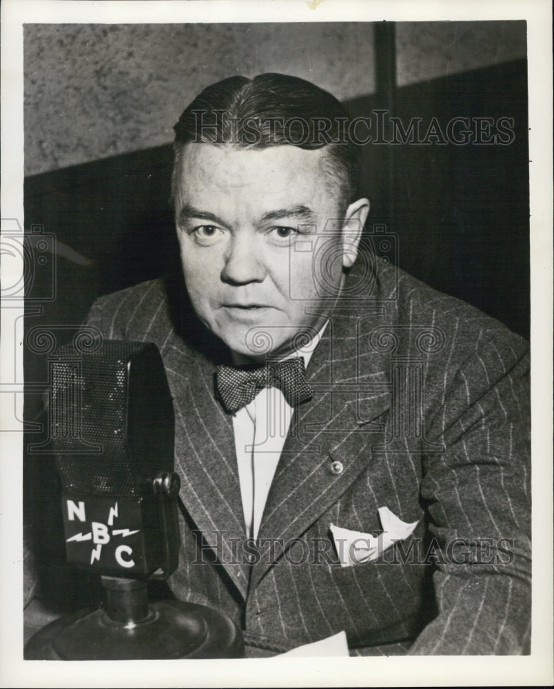 1946 Press Photo Tyrrell Krum counsels on his NBC program "Veterans' Advisor" - Historic Images