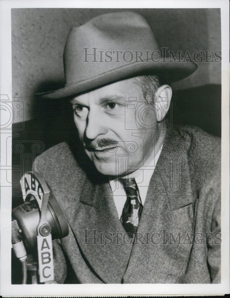 1952 Press Photo ABC Commentator Drew Pearson "Predictions of Things to Come" - Historic Images