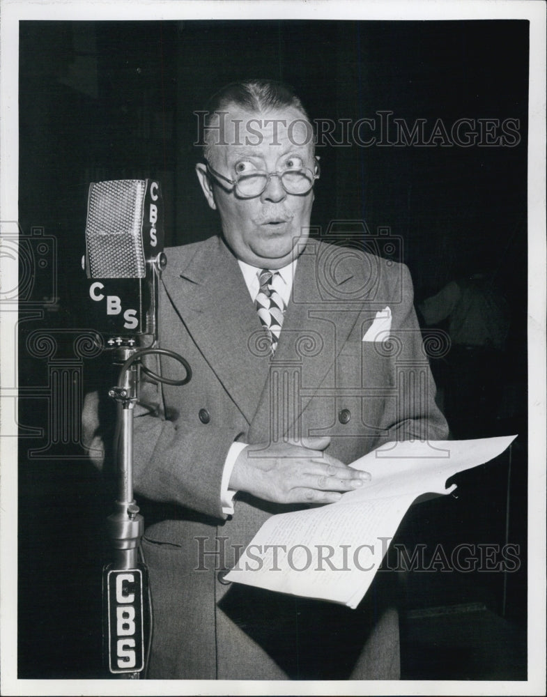 1945 Press Photo Actor Raymond Walburn stars in "That's My Pop" - Historic Images